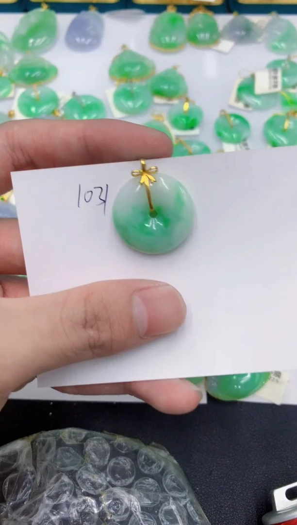 颈饰18K金镶嵌翡翠1111111