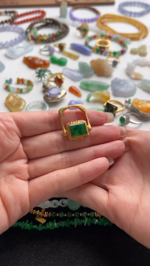 定制翡翠18K金镶嵌绿飘花无事牌戒指7500