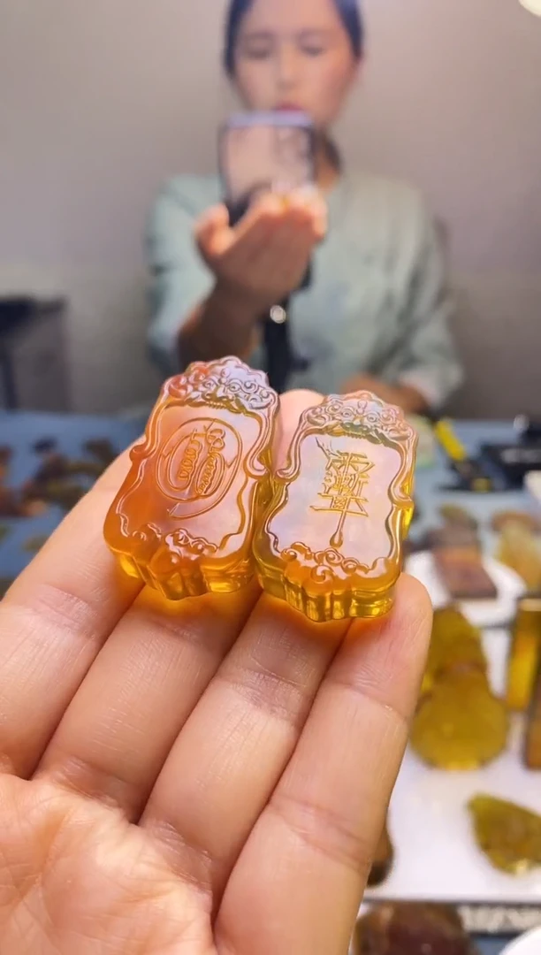 未镶嵌颈饰琥珀SN38-60（紫薇讳+金光）车钥匙扣