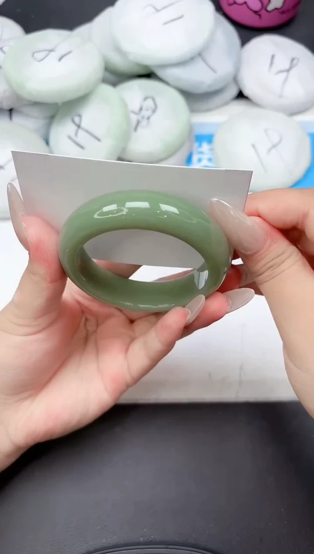 未镶嵌手镯石英质玉246-54