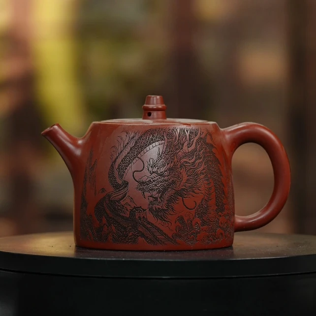 宜兴原矿龙山朱砂刻绘汉铎壶