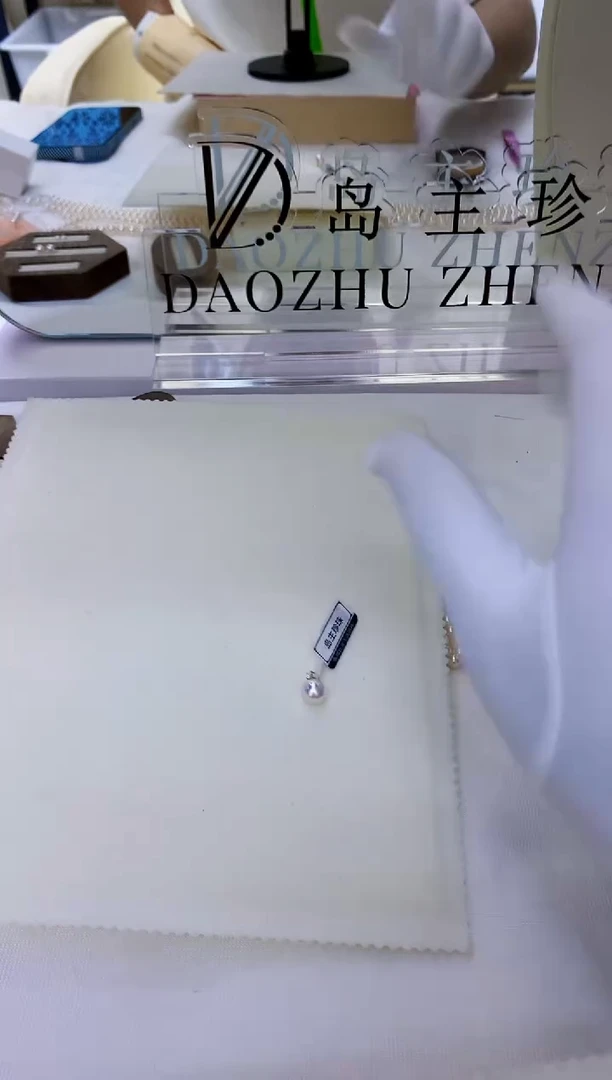 18K金镶嵌饰品海水珍珠8-9钻石王妃吊坠赠银链