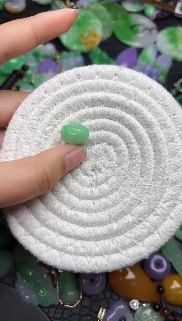 颈饰未镶嵌翡翠缅甸翡翠吊坠