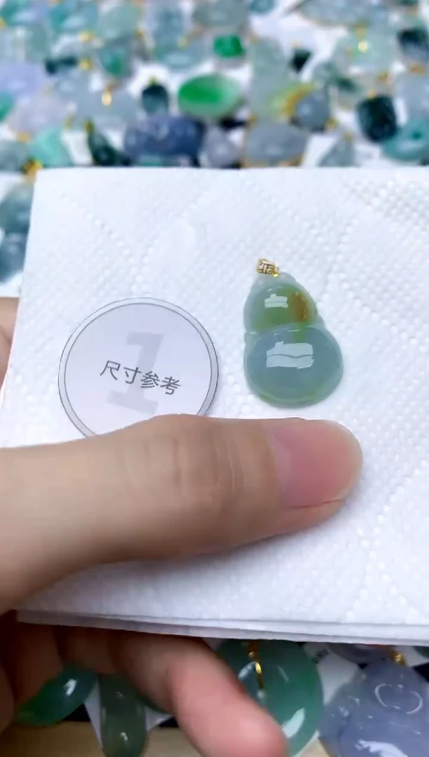 颈饰18K金镶嵌翡翠天然A货翡翠