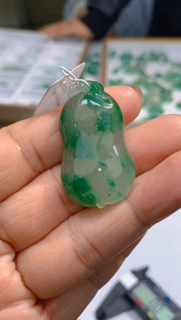 【闪购商品】石英质玉颈饰未镶嵌冰美人A货非洲翠