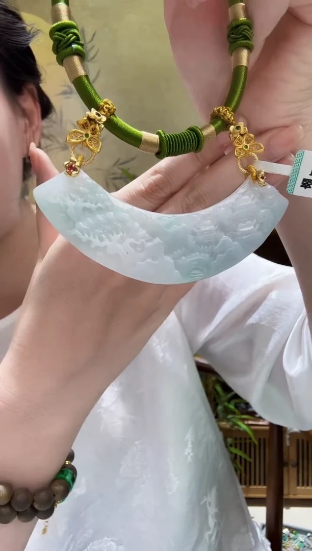 颈饰未镶嵌翡翠吊坠