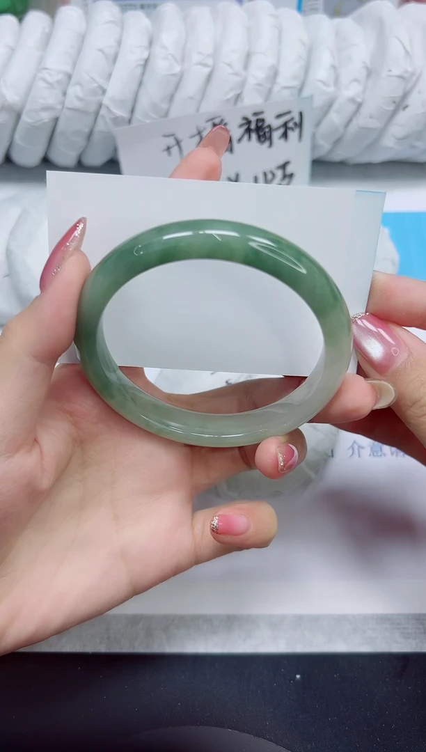 石英质玉手镯未镶嵌105/60.5