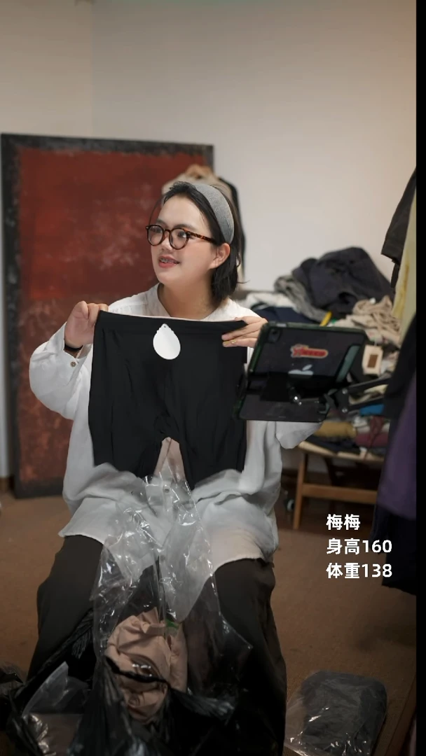 常规黑色和肤色打底裤  *2