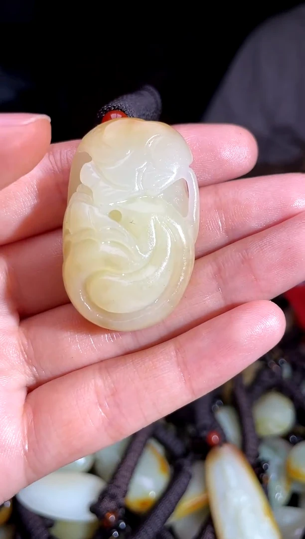 和田玉未镶嵌颈饰1