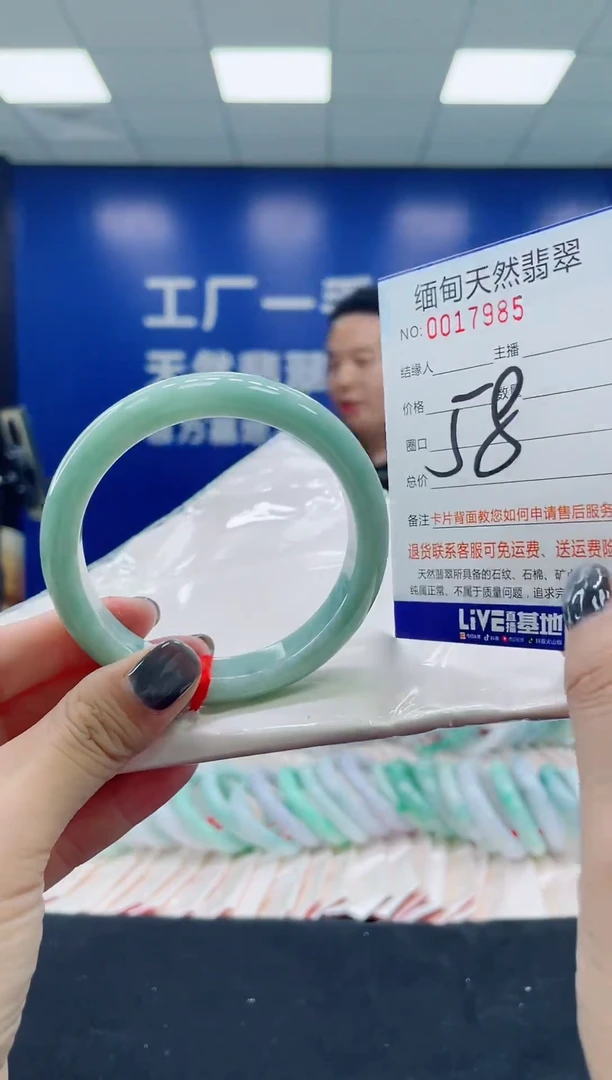 未镶嵌手镯翡翠天然翡翠手镯