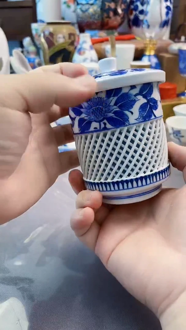 瓷片琴峰作青花盖杯