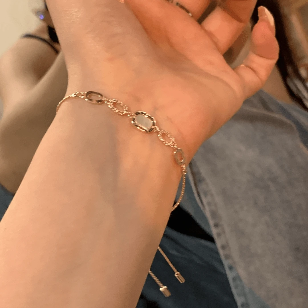 铜合金手链 名媛轻奢手链女ins小众设计高级感手饰新款设计感手串