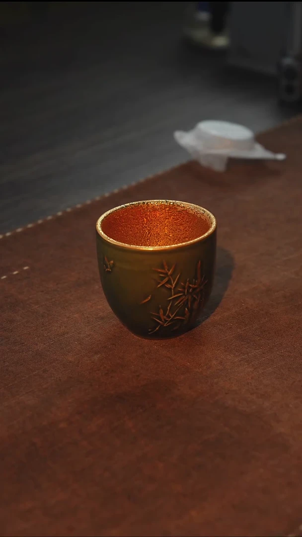 瓷鎏金浮雕主人杯