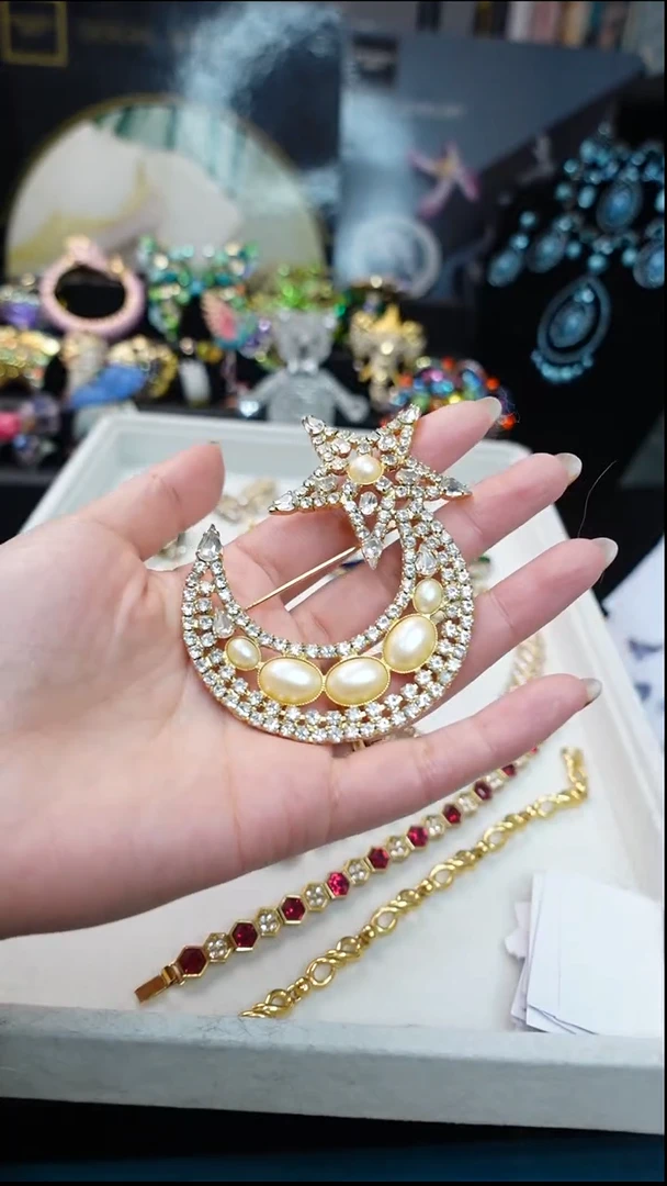 无合金德*伊BW星月胸针