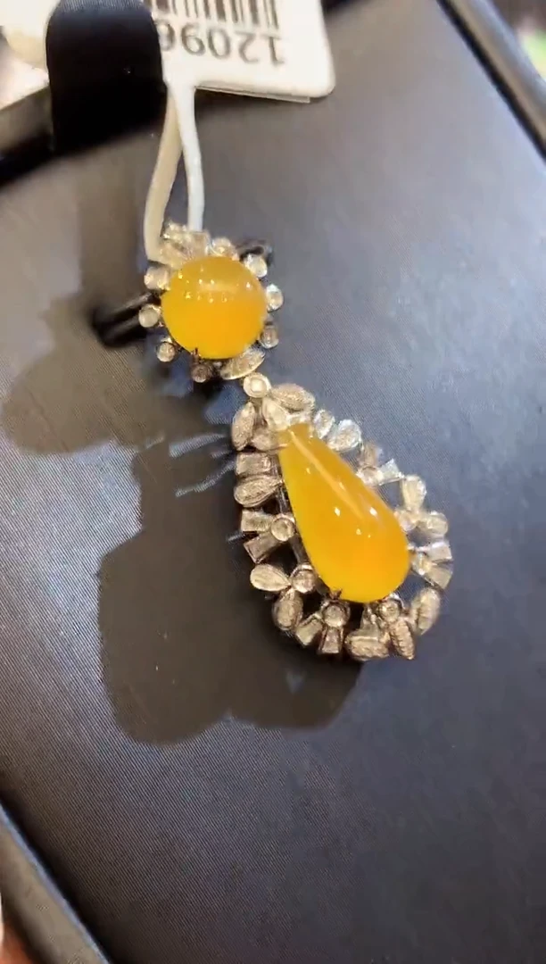 吊坠(不含链)18K金镶嵌翡翠多样性发其一