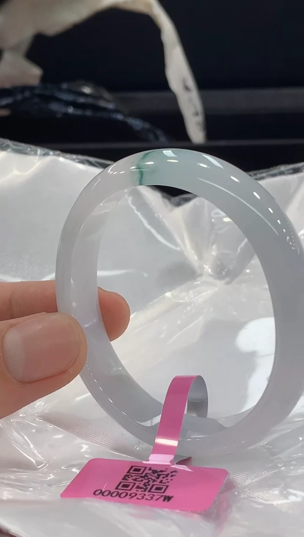 翡翠手镯（贵妃镯）未镶嵌手镯