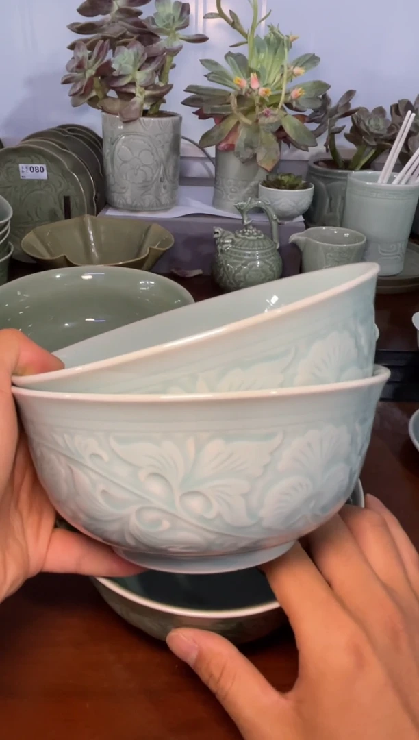 瓷微瑕7英寸天青牡丹碗2只