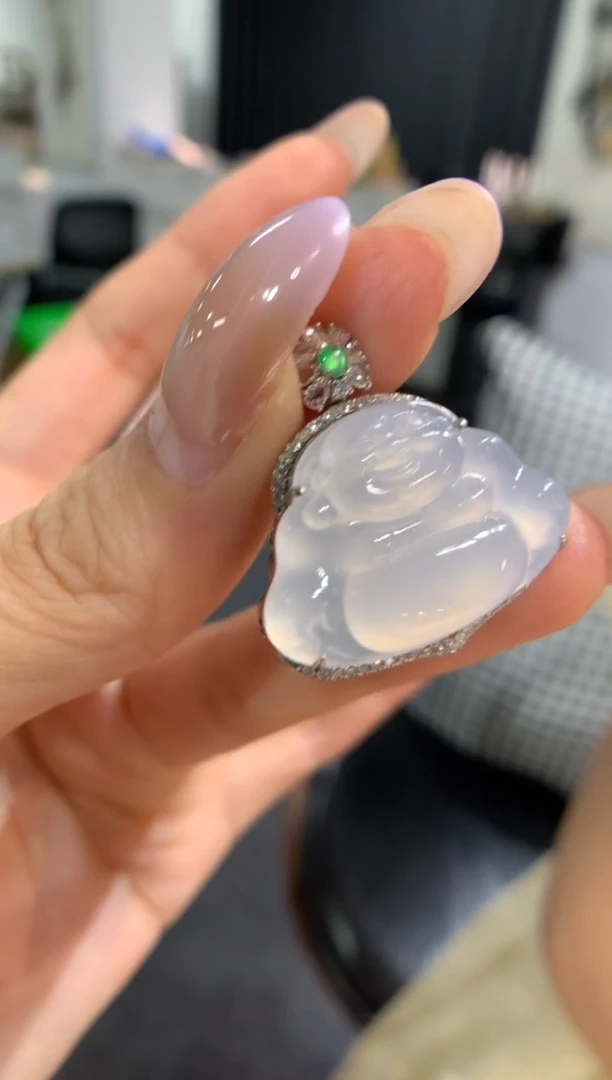 颈饰18K金镶嵌翡翠佛公
