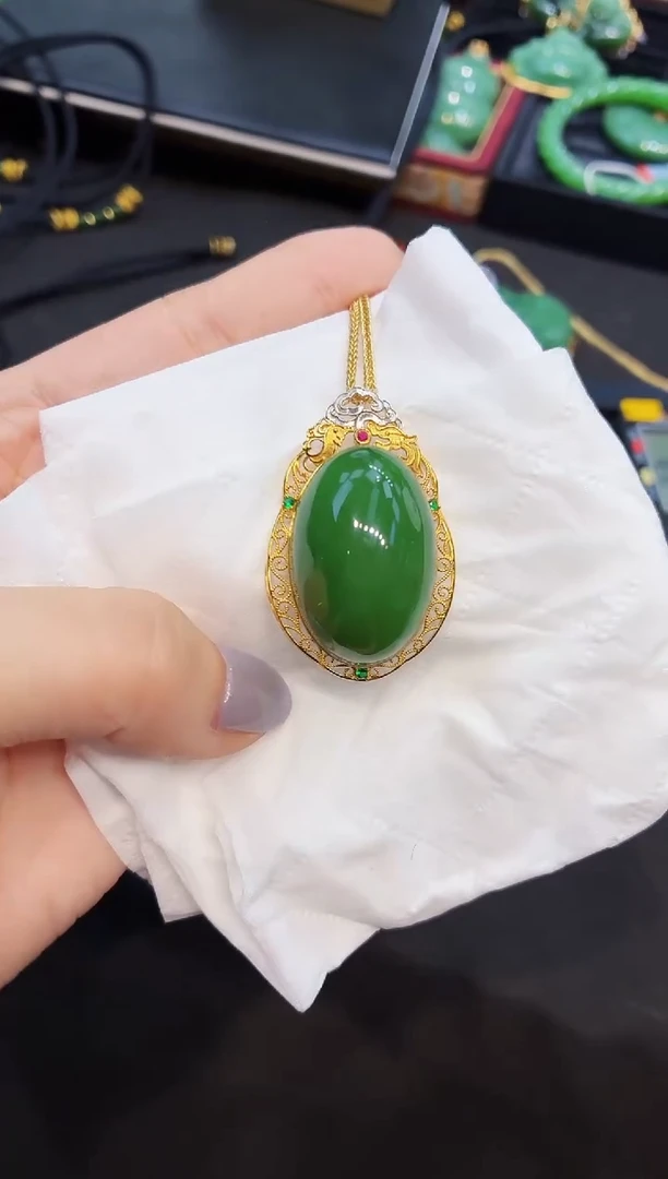 吊坠(赠链)18K金镶嵌和田玉多样性发一Z