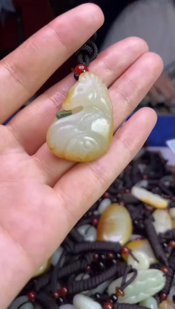 未镶嵌和田玉挂件1