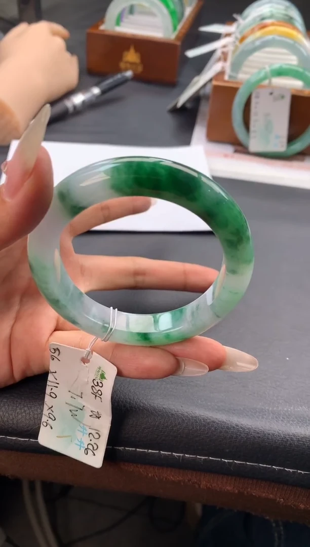 未镶嵌手镯翡翠翡翠自带#送人#，假一赔三