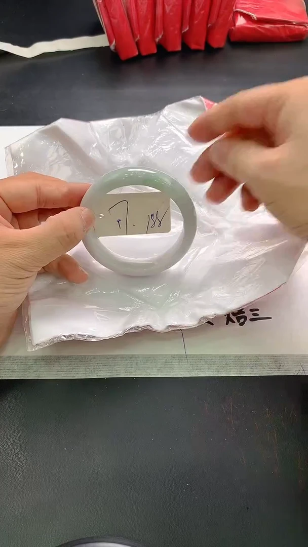翡翠手镯未镶嵌136