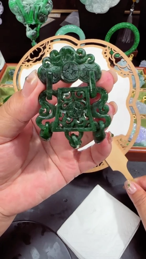 定制翡翠未镶嵌府上有龙