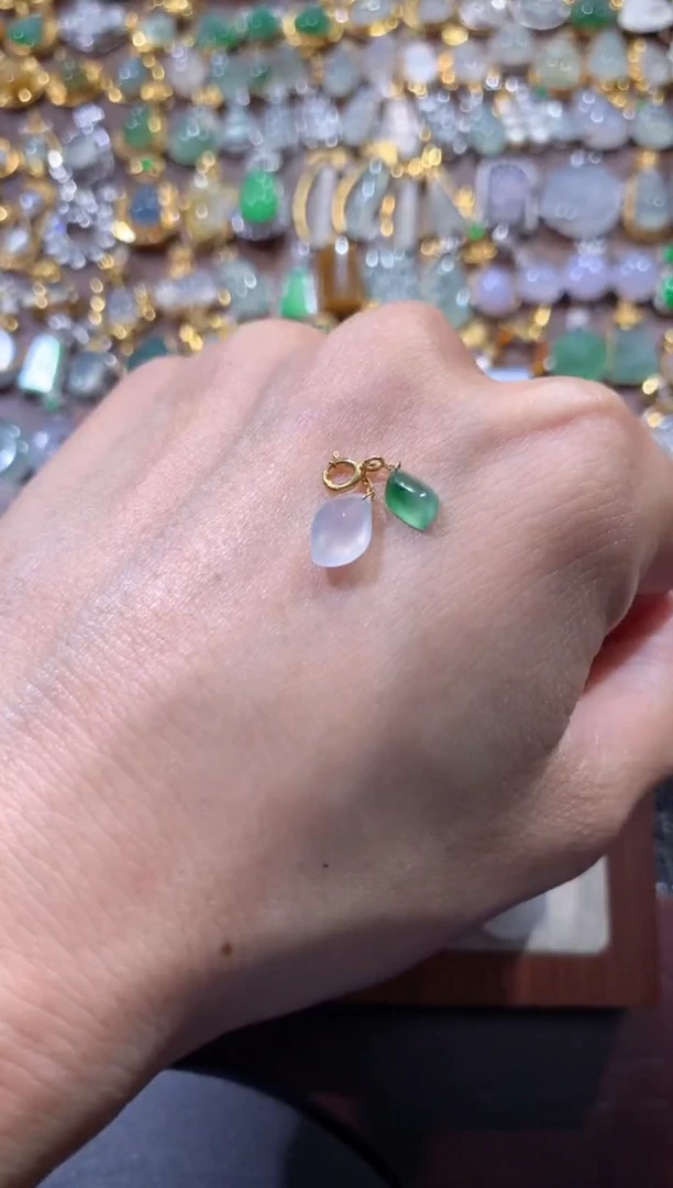 翡翠18K金镶嵌颈饰翡翠