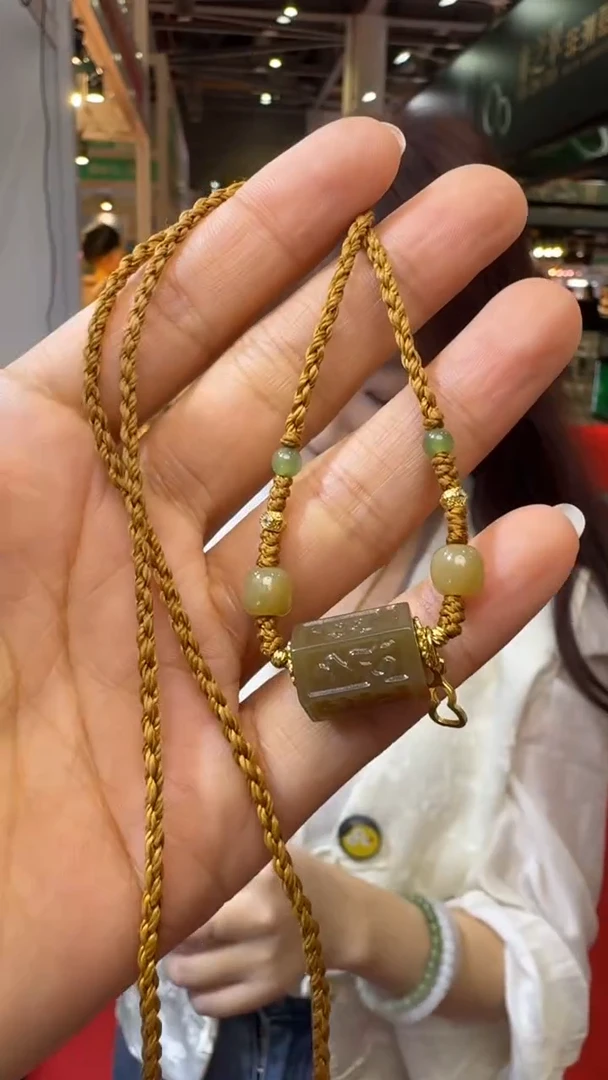 和田玉未镶嵌颈饰杭州珠宝展假一罚十