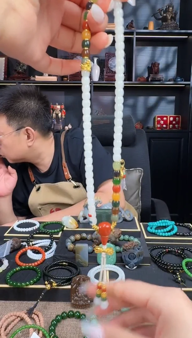 和田玉未镶嵌颈饰L****?白玉手持