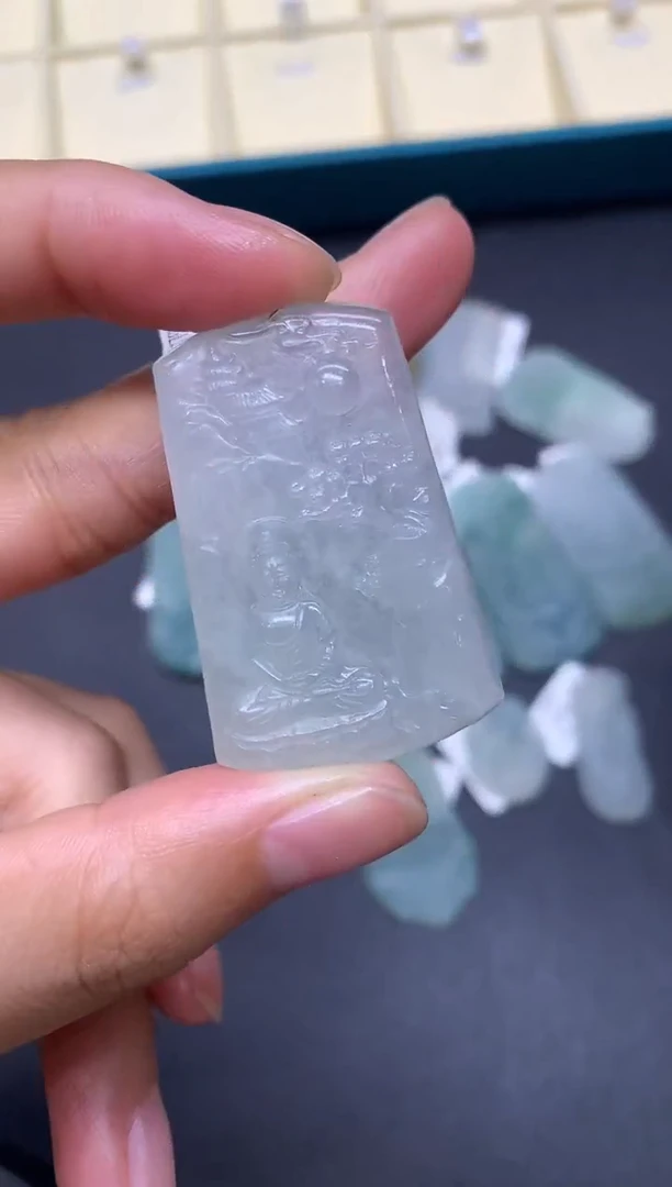 定制翡翠未镶嵌大日如来【无鉴赏确认抛光不退不换】