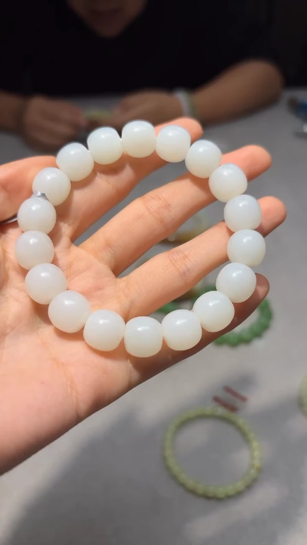 颈饰未镶嵌和田玉795-和田玉黑山羊脂白苹果珠手串卡12