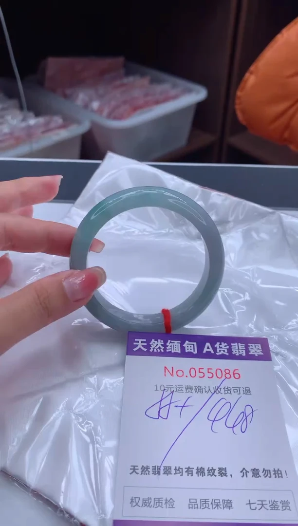 翡翠手镯未镶嵌有纹，完美者勿拍
