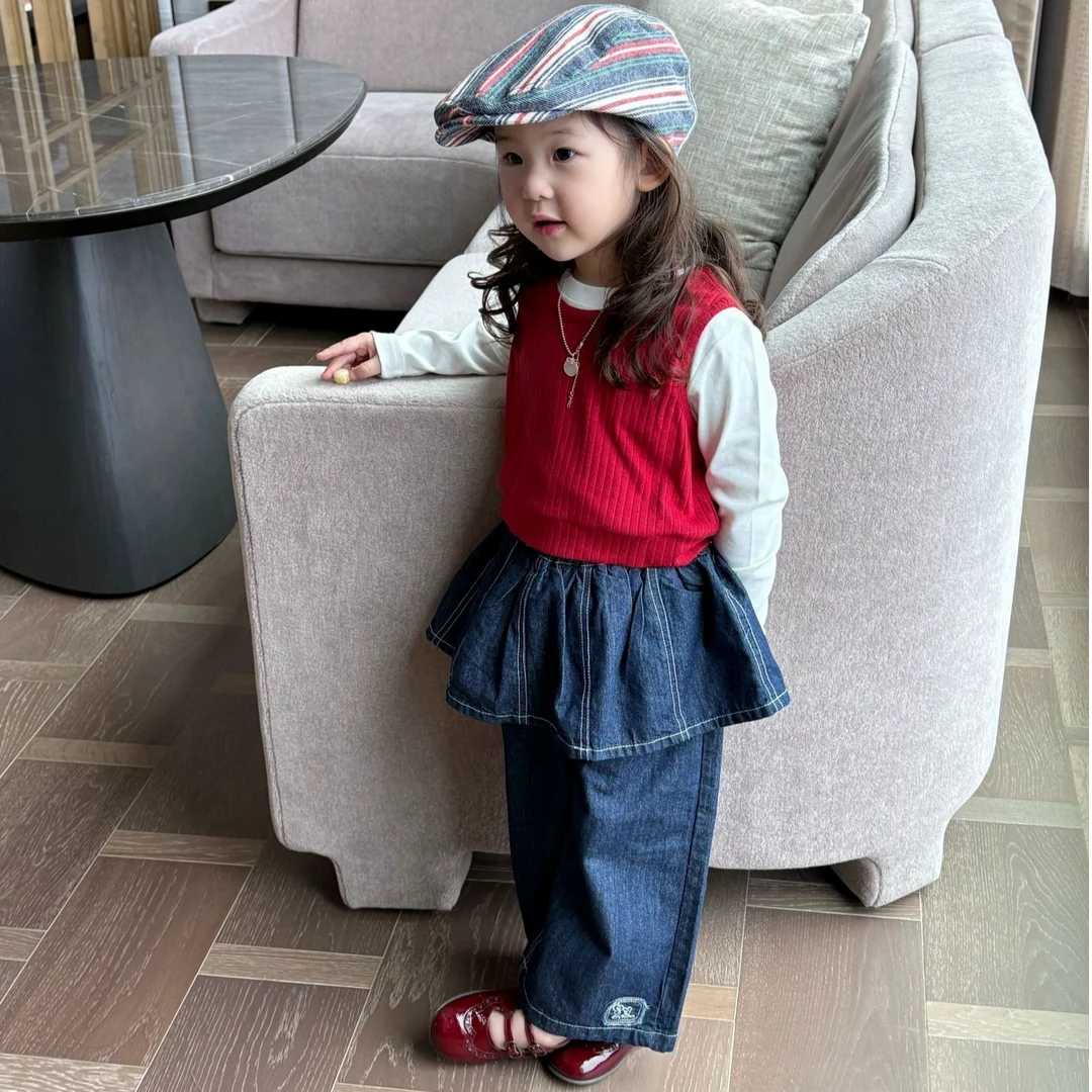 小惜亦2025春季新款韩版女童白T搭红色马甲搭深蓝屁帘牛仔裤套装
