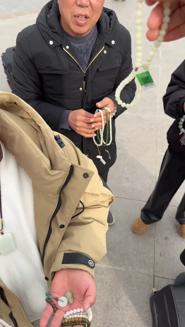 未镶嵌和田玉（糖玉）挂件和田玉