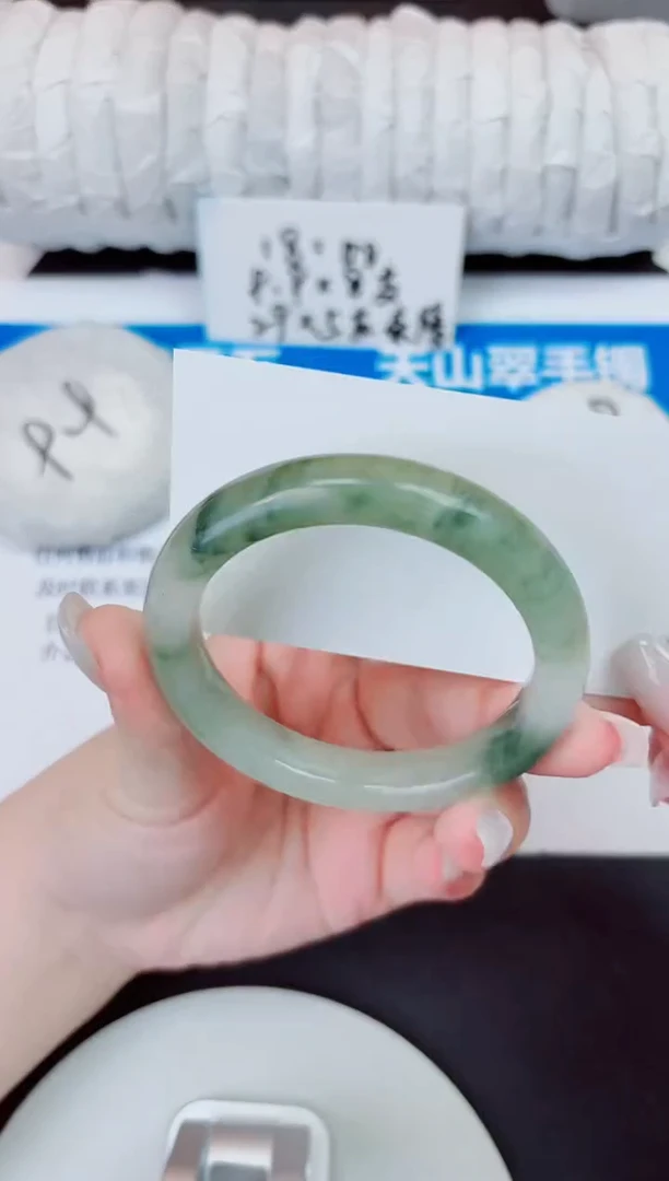 未镶嵌手镯石英质玉39/57.2