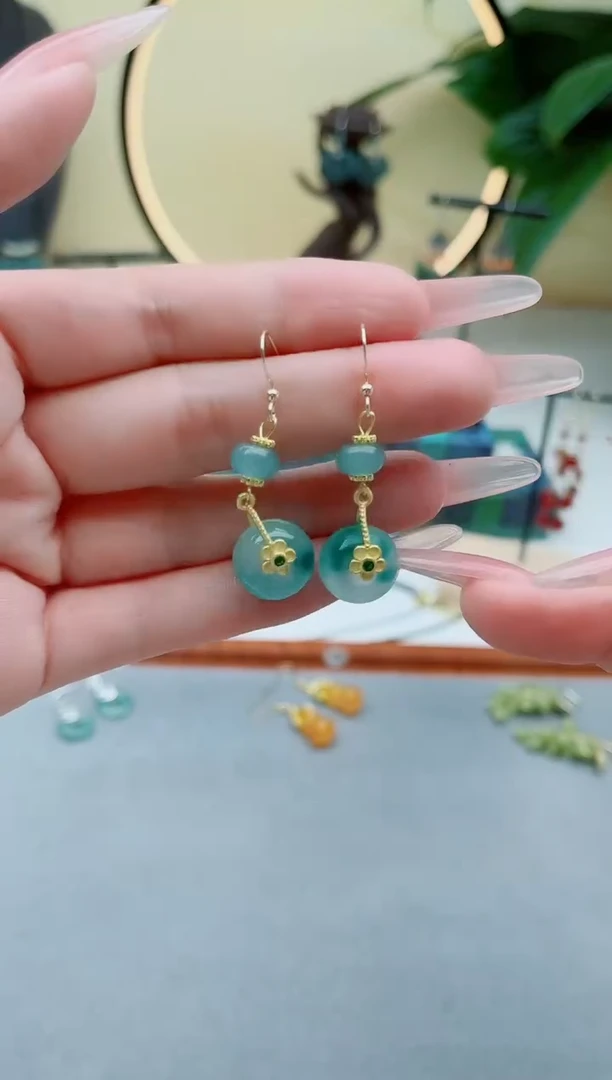 银S925镶嵌石英质玉（天山翠）耳饰00面包扣蓝水新款