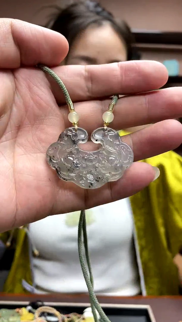 岫玉未镶嵌吊坠·