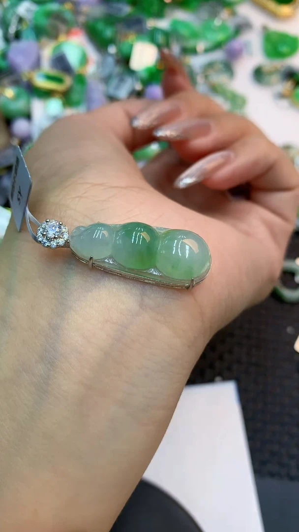 颈饰未镶嵌翡翠1