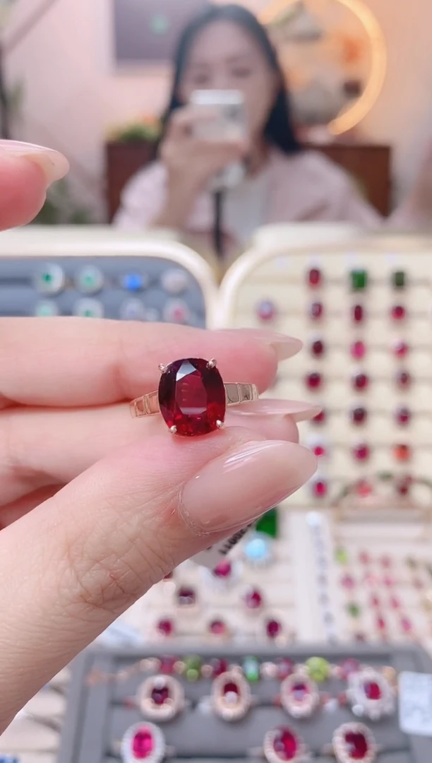 18K金镶嵌碧玺戒指碧玺H*H4CT