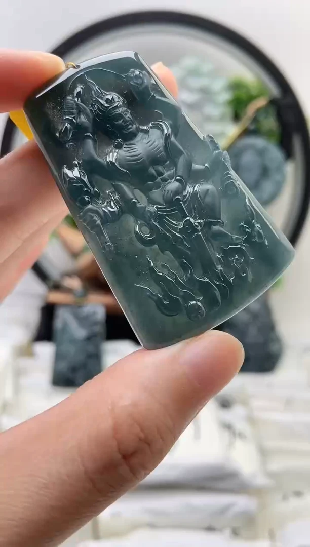 翡翠未镶嵌颈饰不动明王·