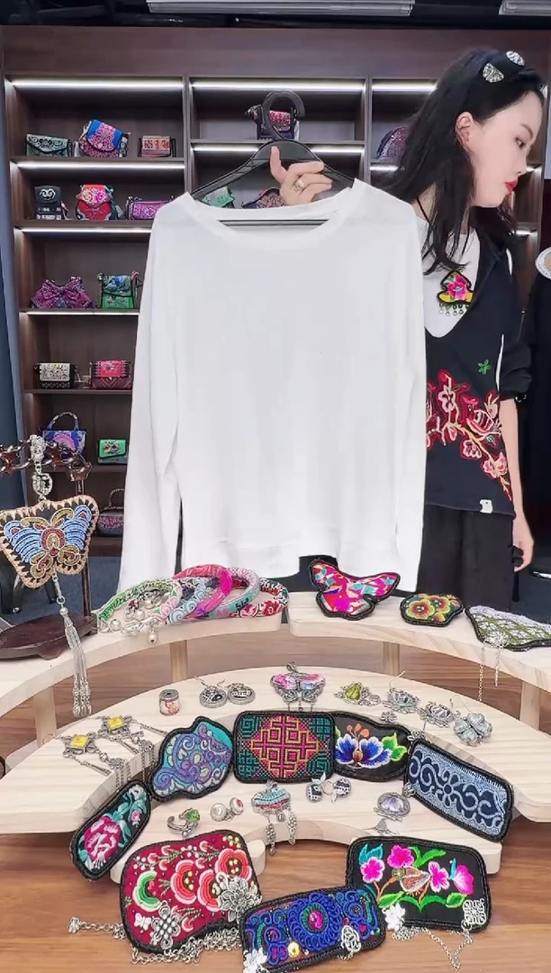 织绣A45蒙阿苏苗绣传承店