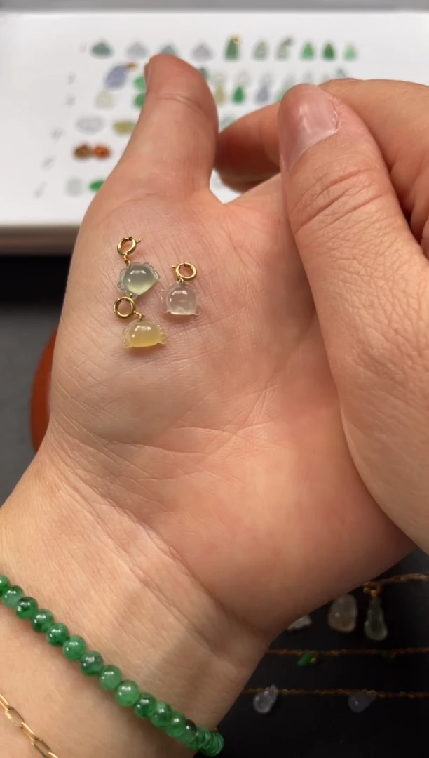 吊坠(不含链)18K金镶嵌翡翠一个JK633