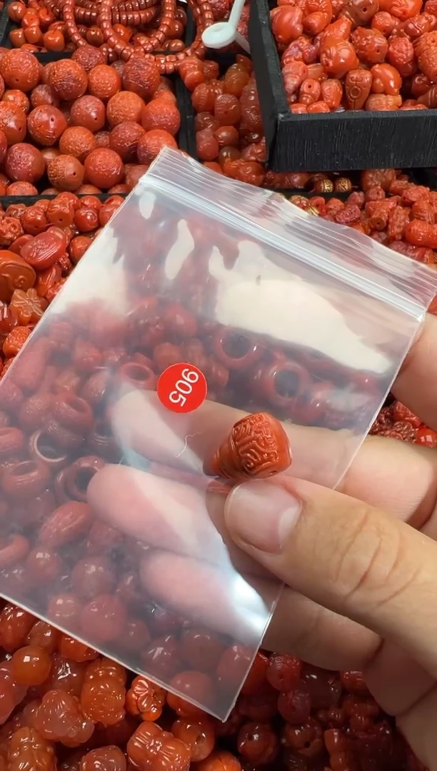 南红玛瑙未镶嵌颈饰1