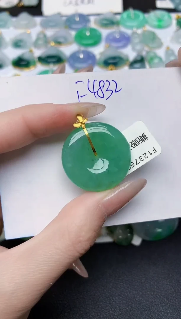 颈饰18K金镶嵌翡翠天然缅甸A货翡翠百元以上9元证书费自理