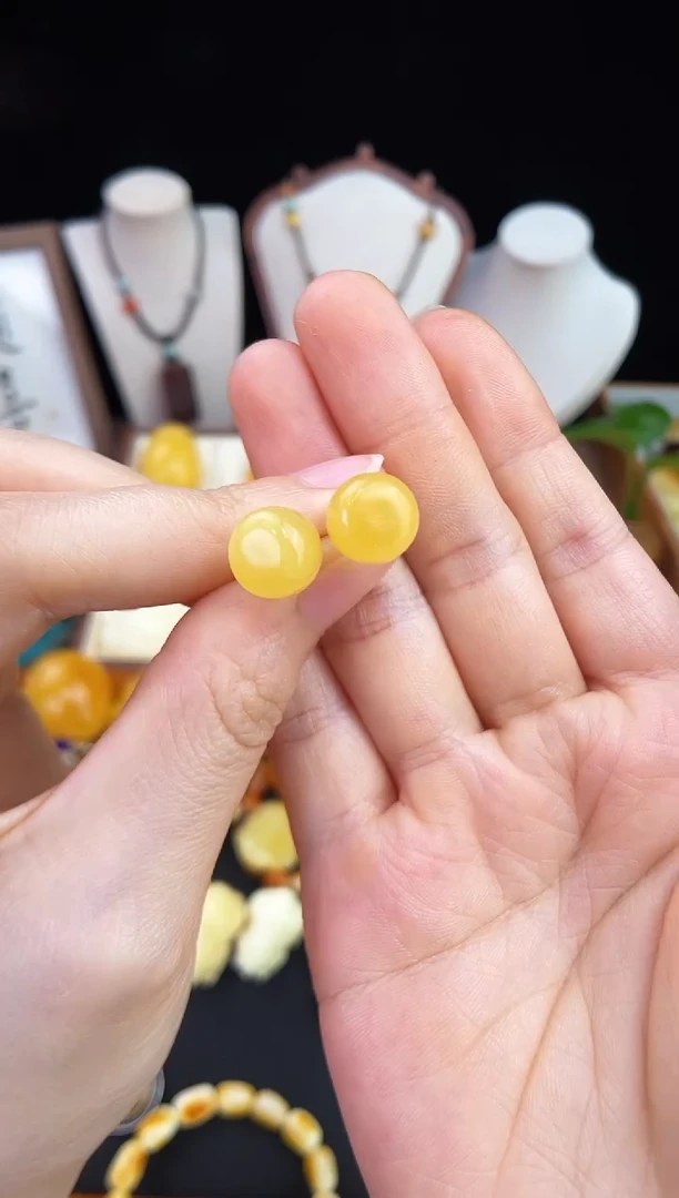 琥珀未镶嵌珠宝奇石多样性发其一