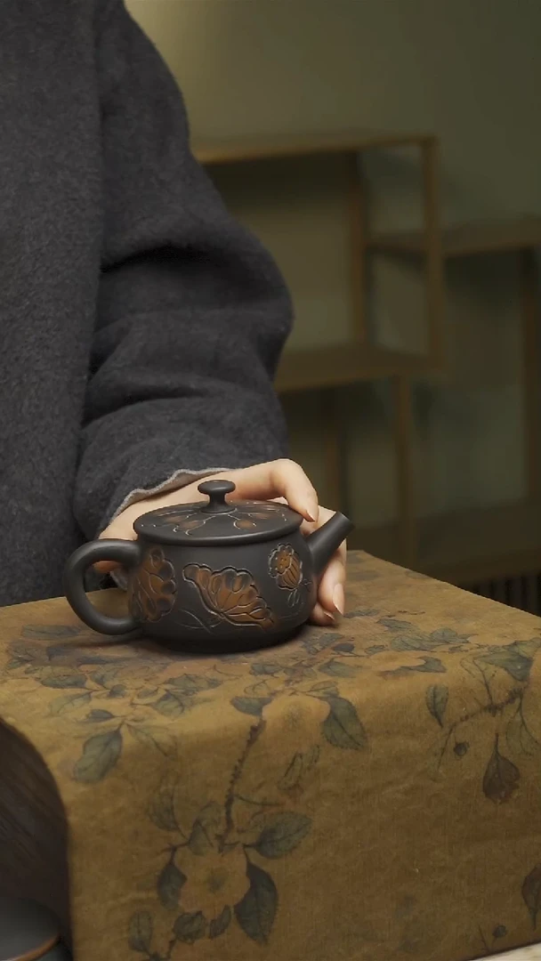 建水紫陶荷花莲蓬线雕浮雕汉瓦壶