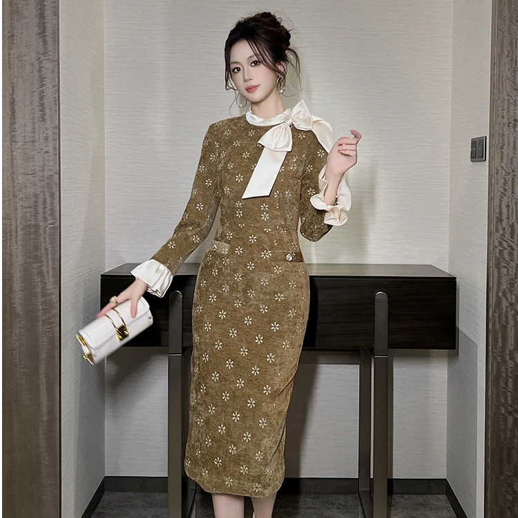 2025春装新款女装法式蝴蝶结圆领修身刺绣丝绒喇叭袖连衣裙51186