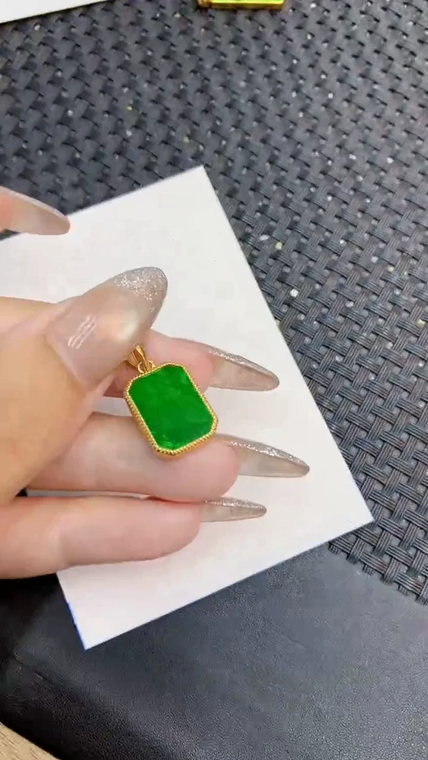 颈饰未镶嵌翡翠1