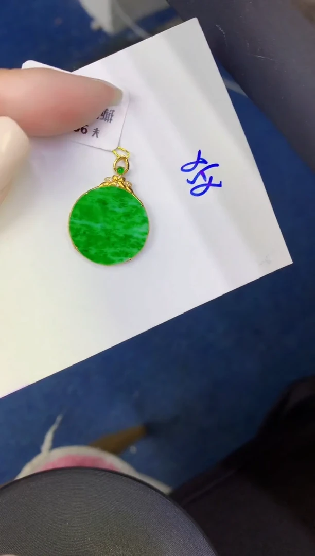 颈饰18K金镶嵌翡翠缅甸天然翡翠A货